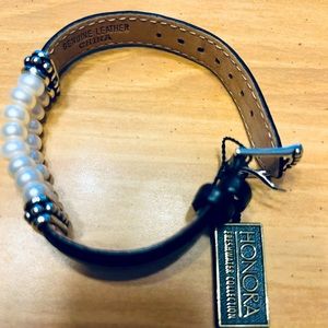 Honors pearl bracelet